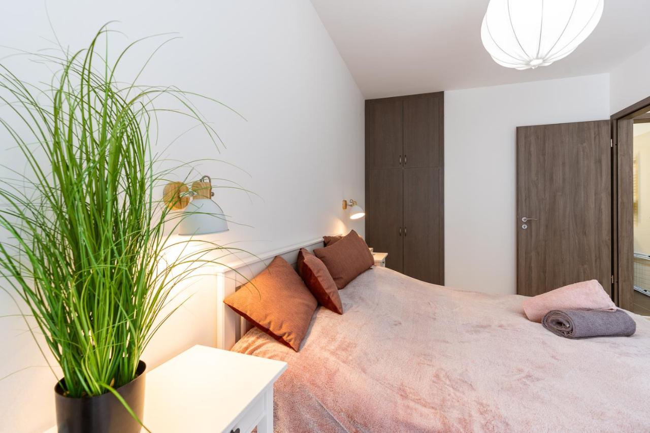 Modern & Newly Built Apartment With Private Garage Budapeste Exterior foto