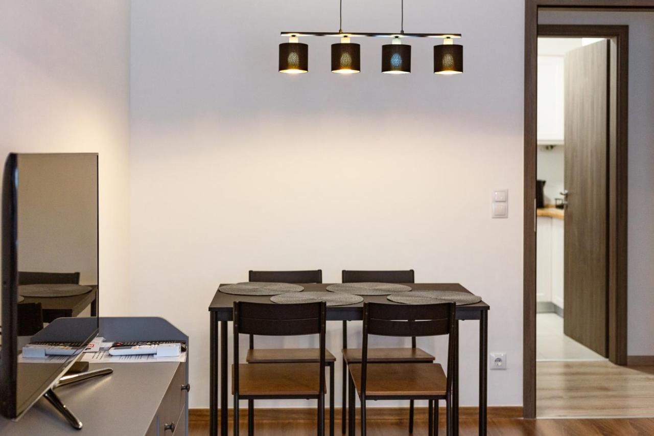 Modern & Newly Built Apartment With Private Garage Budapeste Exterior foto